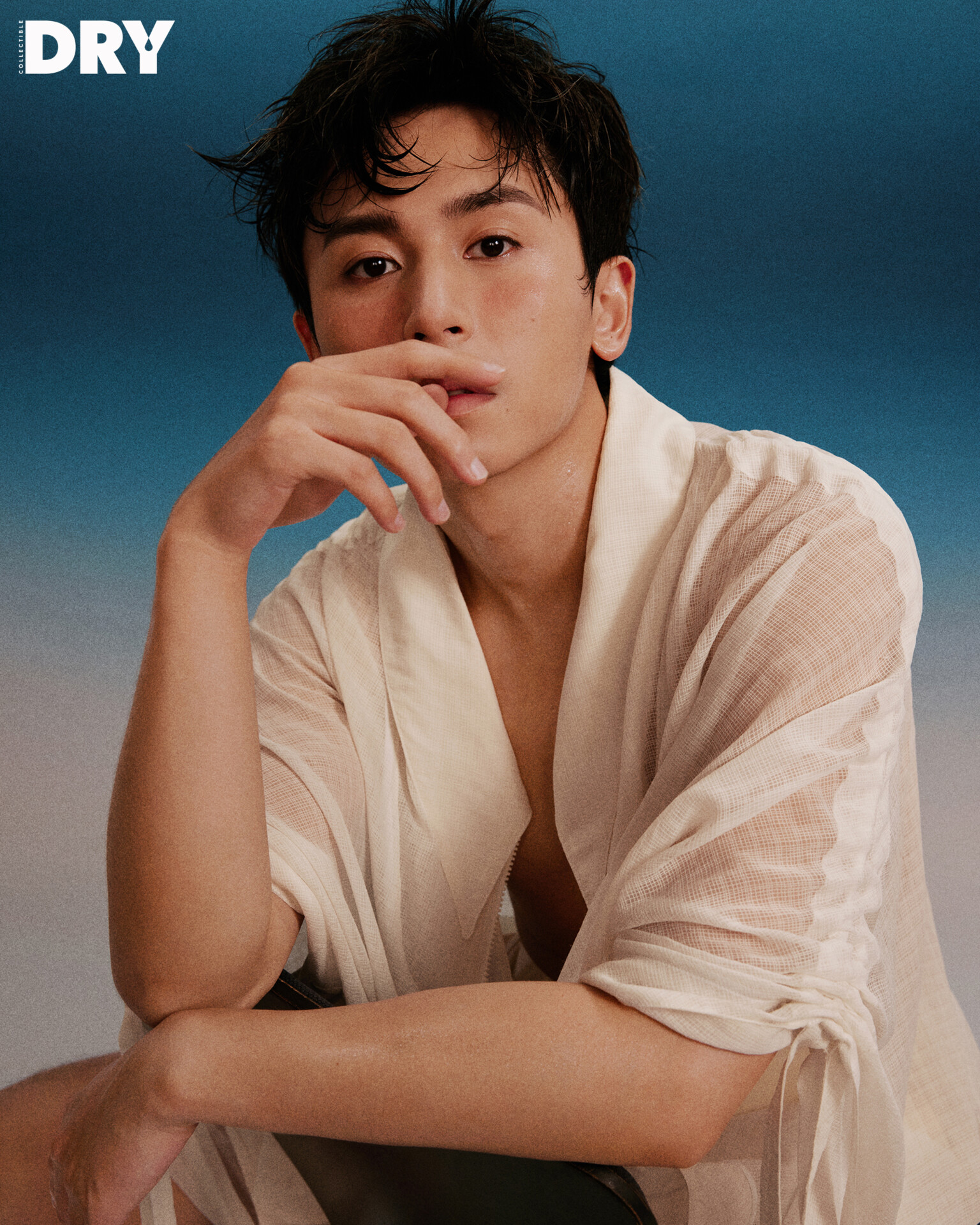 山河令「SIMPLICITY」張哲瀚 写真集 Amazon.co.jp: 中国ドラマ「山河令